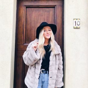 Meet your Posher, Catherine